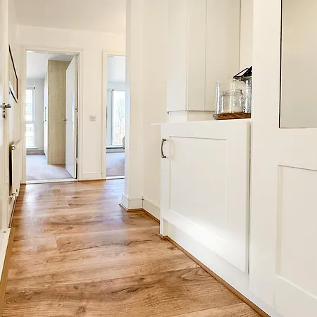 Skyview Retreat Spacious Comfort Апартаменты Лукан